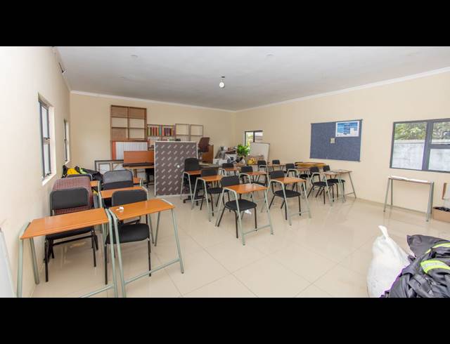 563M² OFFICE FOR SALE IN VINCENT